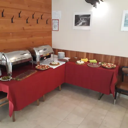 Pevc & Ob Savinji Albergue