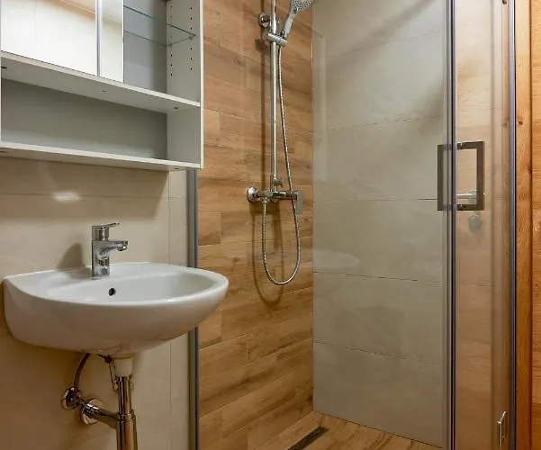 Pevc & Ob Savinji 호스텔 *